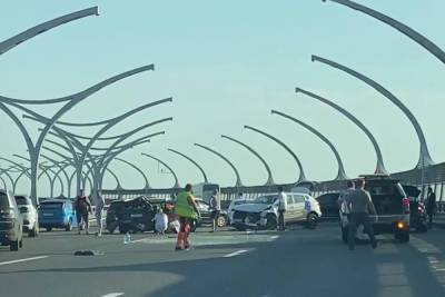 На ЗСД напротив «Газпром Арены» произошла массовая авария с каршеринговым авто - abnews.ru