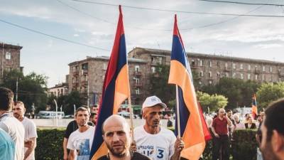 Никол Пашинян - Роберт Кочарян - Никола Пашинян - В Армении завершились досрочные выборы. Каковы позиции Пашиняна? - 5-tv.ru - Армения