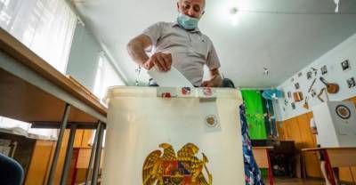 Явка на досрочных парламентских выборах в Армении составила 49,4% - reendex.ru - Сюникская обл. - Ширакской обл.