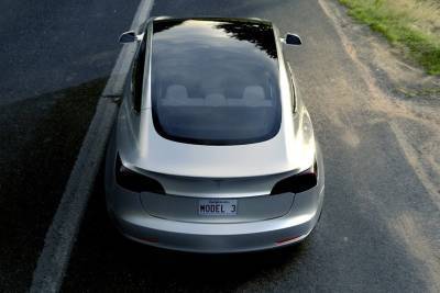 Tesla показала полицейскую машину на базе Model 3 - ufacitynews.ru - Англия - шт. Индиана