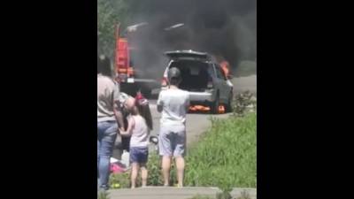 Автомобиль вспыхнул на улице Первомайской в Поронайске - sakhalin.info - Поронайск