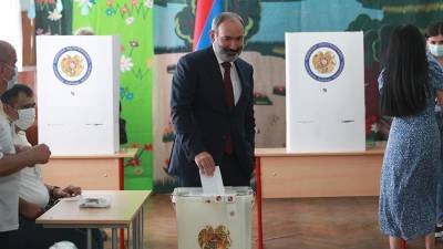 Роберт Кочарян - Никола Пашинян - Артур Ванецяна - Партия Пашиняна набрала 56% на досрочных выборах после обработки 70% голосов - iz.ru