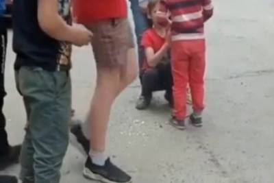Красноярка попала под уголовное дело о побоях после того, как поставила чужого ребенка на колени для извинений - tayga.info - Красноярск
