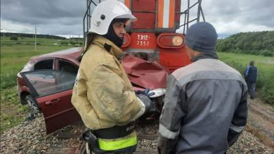 Супруги погибли в столкновении автомобиля с тепловозом на Алтае - vesti.ru - Алтайский край - респ. Алтай