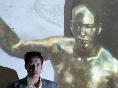 Дмитрий Гордон - "Отлично защитился". Монумент Гордона, созданный из "цифровой глины" и напечатанный на 3D-принтере, стал дипломной работой скульптора. Видео - gordonua.com
