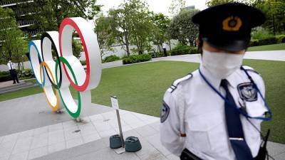 Есихидэ Суг - Организаторы Олимпиады в Токио примут решение о допуске зрителей 21 июня - iz.ru - Токио - Япония