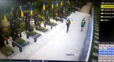 Неизвестные вырвали флаг Украины с могилы ветерана АТО - news-front.info - Полтава