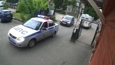 Подмосковные полицейские доставили в больницу задыхающегося ребенка - vesti.ru
