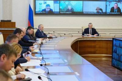 Андрей Травников - Губернатор Андрей Травников поручил министерству сельского хозяйства Новосибирской области тщательно отслеживать темпы заготовки кормов - smartmoney.one - Новосибирская обл.
