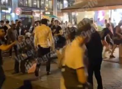 Беспредел в Киеве: видео массовой драки в центре столицы попало на видео - politeka.net - Киев - район Фастовский