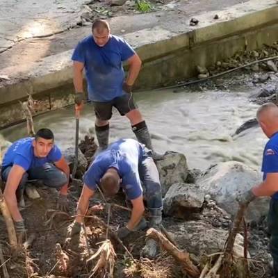 Янина Павленко - Несколько домов ушли под воду в районе Васильевки в Ялте - radiomayak.ru - Крым - Керчь