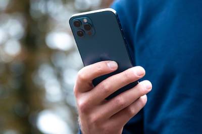 Раскрыт способ сломать интернет на iPhone - lenta.ru - Twitter