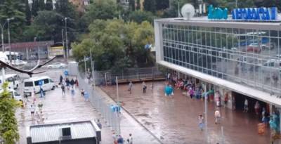 Янина Павленко - Рекордные ливни образовали годовой запас воды в оккупированной Ялте - lenta.ua - Крым - Ялта