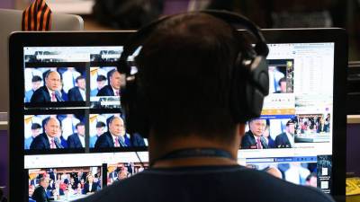 Владимир Путин - Названы вопросы, которые присылают россияне к «Прямой линии» с Путиным - gazeta.ru