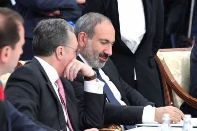 Дмитрий Песков - Никола Пашинян - Песков заявил, что в Кремле видят убедительную победу Пашиняна на выборах - aif.ru