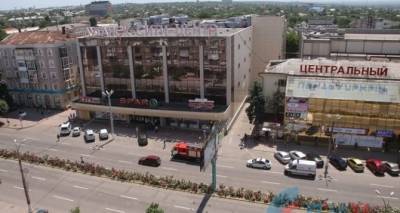 В Луганске эвакуируют посетителей из торгового центра на улице Советской. ФОТО - cxid.info - Луганск