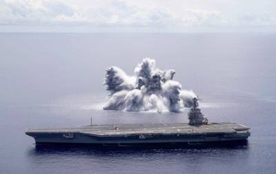 В США авианосец проверили 18-тонной бомбой - korrespondent.net - США - шт.Флорида