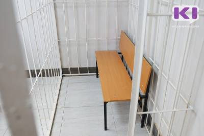 Сыктывкарка украла у отца золотую цепь с крестиком и 105 тысяч рублей с банковского счета - komiinform.ru - респ. Коми - Сыктывкар