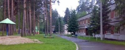 Евгений Куйвашев - Под Нижним Тагилом закрыли лагерь из-за ковид положительного сотрудника - runews24.ru - Свердловская обл.