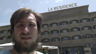 Группу российских туристов задержали в Республике Чад и заперли в отеле - vesti.ru - Чад - Нджамена