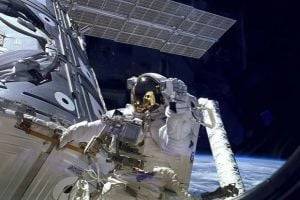 Астронавты МКС в открытом космосе установили новые солнечные панели - novostiua.news