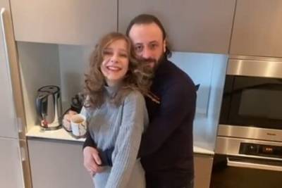 Елизавета Арзамасова - Анна Каренина - Илья Авербух - Ирина Лобачева - Назван пол ребенка звезды «Папиных дочек» и Авербуха - lenta.ru - Сочи