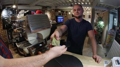 Банки начали снижать комиссии за прием карт для малого бизнеса - iz.ru