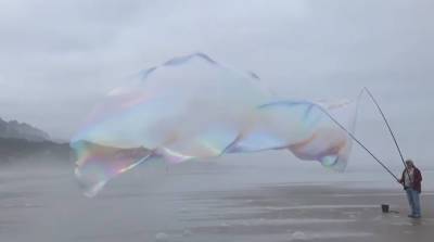 Гигантский мыльный пузырь сделали в США, но круче только то, как он лопается (Видео) - belta.by - Минск - штат Орегон