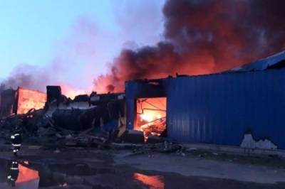 В Подмосковье локализован пожар на складе на площади 8 000 кв. м - aif.ru - Московская обл.