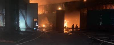 В Башкирии во время пожара на автосервисе произошел взрыв и обрушение крыши - runews24.ru - Башкирия - Уфа
