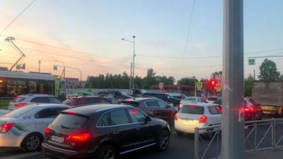 Жители Красногвардейского района недовольны пробками из-за ремонта на Рябовском шоссе - piter.tv - Ленинградская обл. - Санкт-Петербург - район Красногвардейский