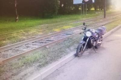 В центре Хабаровска пьяный мотоциклист врезался в бордюрный камень - hab.aif.ru - Хабаровский край - Хабаровск