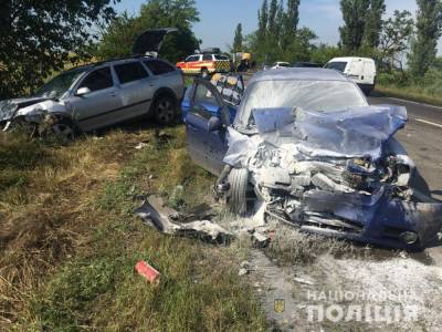 В Николаевской области столкнулись 3 авто и грузовик: есть погибшие, среди пострадавших дети - narodna-pravda.ua - Николаевская обл. - Одесса - Никополь - Мелитополь - Новоазовск