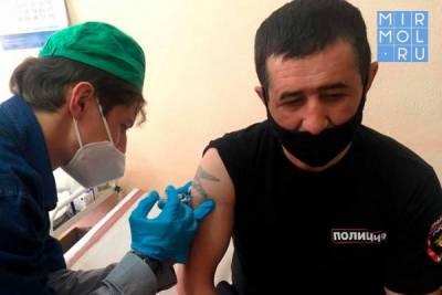 Магомед Магомедов - В Цунтинском районе более 800 человек прошли вакцинацию от коронавируса - mirmol.ru - респ. Дагестан