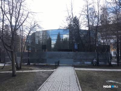 В Новосибирске на благоустройство участка Первомайского сквера потратят полмиллиона рублей - runews24.ru - Новосибирск