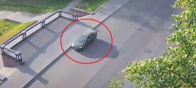 В Петрозаводске автомобиль укатился от своего хозяина (ВИДЕО) - stolicaonego.ru - Петрозаводск - республика Карелия