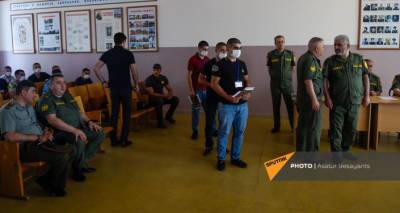 Война и героизм товарищей обязывает: как будущих солдат провожают в армянскую армию - ru.armeniasputnik.am - Армения - Гегаркуникской обл.