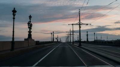 Питер Онлайн - Утром 22 июня Троицкий мост закрыли для автомобилистов - delovoe.tv - Санкт-Петербург - Петербург - Алые Паруса