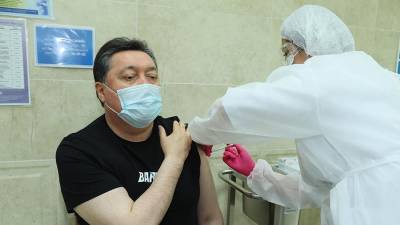 Касым-Жомарт Токаев - Аскар Мамин - Премьер Казахстана привился от COVID-19 вакциной «Спутник V» - iz.ru