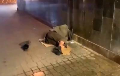 Бездомные захватили Майдан Независимости, киевляне умоляют навести порядок: на помощь пришли депутаты - politeka.net - Киев