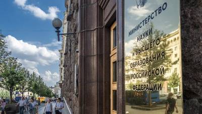 Минобрнауки опровергло данные о работе над программой вживления чипов в мозг - iz.ru