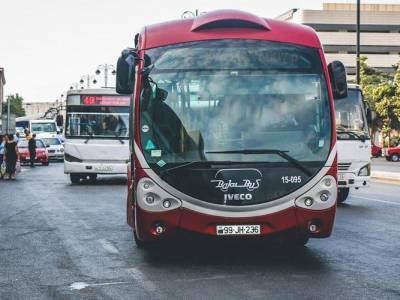Надир Насиров - В Баку еще один автобусный маршрут перешел на систему безналичного расчета - trend.az - Баку