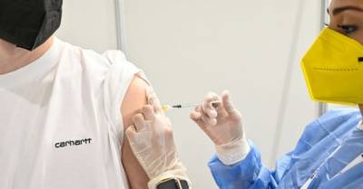 В Украине начинают вакцинировать от коронавируса бизнес: колоть будут Pfizer - delo.ua