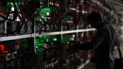Стоимость биткоина упала ниже $30 тыс. - iz.ru