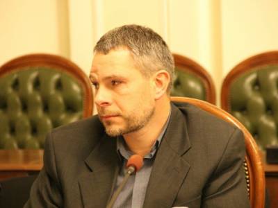Петр Порошенко - Виктор Медведчук - Порошенко отдыхает в роскошных отелях на фоне скандала с его схемами с кумом Путина – политолог - gordonua.com - Украина - Турция - Мальдивы