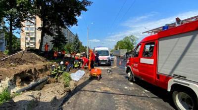 В Тернополе людей засыпало землей в траншее, есть жертва - ru.slovoidilo.ua - Тернополь
