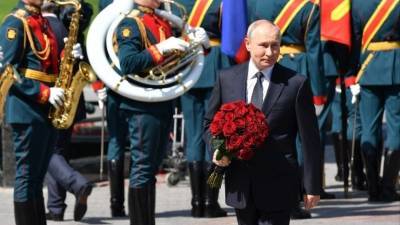 Владимир Путин - Валентин Матвиенко - Валентина Матвиенко - Сохранить правду: Путин почтил память погибших в Великой Отечественной войне - 5-tv.ru - Москва - Санкт-Петербург