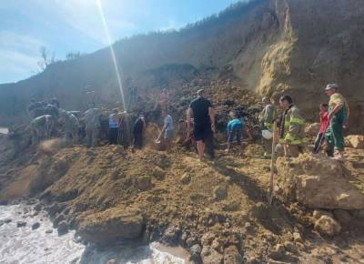 На Одесчине произошёл оползень на берегу моря: под завалом могли оказаться отдыхающие - vchaspik.ua - район Белгород-Днестровский
