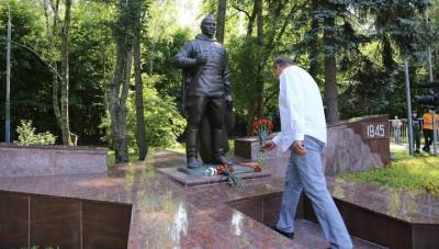 Петр Толстой - Отреставрированный памятник «Воину-Победителю» открыли в Кузьминках при поддержке Петра Толстого - vm.ru
