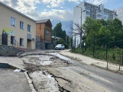В оккупированной Ялте вышедшие из берегов реки вернулись в русла – МЧС РФ - gordonua.com - Киев - Крым